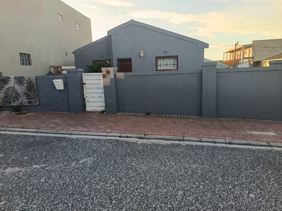 3 Bedroom Property for Sale in Ilitha Park Western Cape